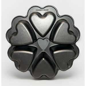 Nordic Ware Heart Mini Cake Cakelet Pan Valentine's Day Baking Muffin Brownie